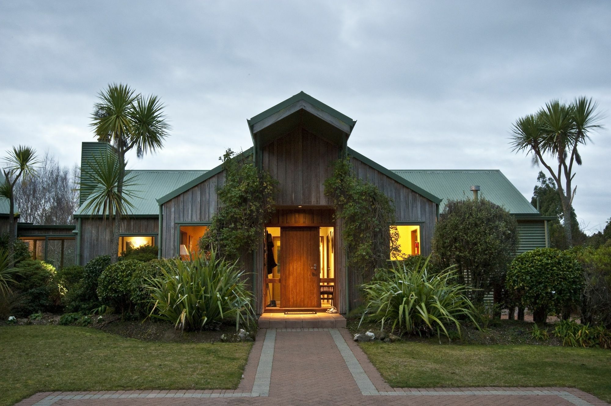 Whakaipo Lodge Taupo Exterior photo